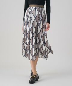 【Autumn & Winter Collection 2025】<br><br>イタリアインポート素材のプリントは、ベルトをダイヤ柄のようにデザインした配色も目を惹く素材。<br><br>ランダムなタックをいれ、柄に動きを出したスカート。<br>ウエストは無地の配色生地を使い、ベルト下にも細い配色生地を挟み出した仕様です。<br><br>同素材のボウタイブラウス（品番10252713210）と合わせてワンピース見えする着こなしも可能です。<br><br><br>【付属】なし<br>【裏地】あり<br>【透け感】なし<br>【開き・留め仕様】後ろ中心ファスナー開き<br>【伸縮性】なし<br>【ケア方法】クリーニング<br>【着用感・生地の厚さ】柔らかなサテンプリント生地<br><br><br>オフホワイト着用　model:175cm 　着用サイズ:38<br>オレンジ着用　model:174cm 　着用サイズ:38<br><br><br>【ANAYIサイズ表】<br>34サイズ：5号 XSサイズ相当<br>36サイズ：7号 Sサイズ相当<br>38サイズ：9号 Mサイズ相当<br><br>・「商品のお気に入り登録」や「ブランドのお気に入り登録」で新商品や再入荷通知、セール通知などのお得な情報を受け取ることができます。<br>・照明の関係により、実際よりも色味が違って見える場合がございます。<br>またパソコン・スマートフォンなどの環境により、製品と画像のカラーが異なる場合もございます。予めご了承ください。