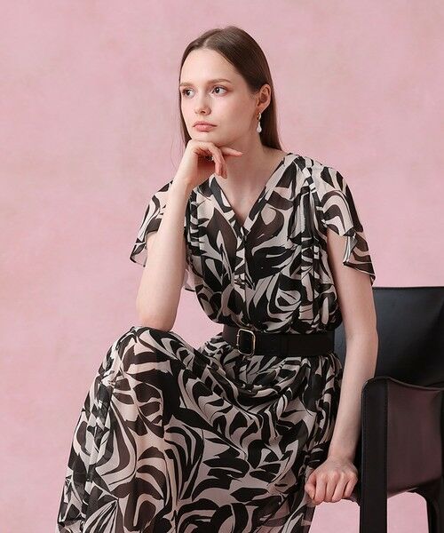 グラデーションシフォンロングワンピース　新品タグ付き AUBREY】グラデーションシフォンロングワンピース – ANDREA&Co.