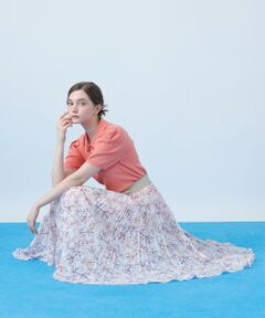 【Spring & Summer Collection 2026】<br><br>カリグラファー、Veronica Halim氏コラボレーションによるANAYIオリジナルのプリントです。<br><br>"A quiet flow of beauty"<br>幾層にも重なるサンゴや海の植物がやさしく揺れる姿から着想を得ています。淡く輝くパステルトーンが柔らかく重なり合い、穏やかなリズムを描きます。<br>流れるような構図は、静けさと軽やかさ、控えめなエレガンスを表現し、明るく心地よい調和を生み出します。<br>まるで、前向きな夏の一日の始まりを思わせるように。<br><br>薄地のローンにプリントした、やや透け感のある軽やかな素材です。<br><br>幅の異なるプリーツが交互にミックスされたセミランダムで抜け感あるプリーツスカートです。<br>程よいプリーツの立体感がありながらウエストからミドルヒップはスッキリして見え、プリーツ裾消しのヘムでふわっと広がるスカートはエレガントな足元を演出します。<br>ブラウスインしたり、ニットをアウトして単品でのコーディネートや、同素材のブラウス(品番10262713030)とセットアップでワンピース見えするスタイリングもお楽しみ頂けます。<br><br><br>【付属】なし<br>【裏地】あり<br>【透け感】ややあり<br>【開き・留め仕様】後ろファスナー開き<br>【伸縮性】ウエスト後ろゴム仕様<br>【ケア方法】ドライクリーニング<br>【着用感・生地の厚さ】やや透け感のある薄地のローン素材。軽くさらっとした手触りなので、夏に向けて着心地良く着用可能。<br><br><br><br>【Summer glam】<br><br>光にきらめく華やぐ波と、静かな夜の海——<br>二つの海の表情から生まれたANAYIのサマーコレクション。<br>カリグラファー、ヴェロニカ・ハリム氏とのコラボプリントが、<br>夏の装いに、軽やかで美しい彩りを添えます。<br><br><br>ピンク・ブルー着用　model:172cm　着用サイズ:38<br>グリーン着用　model:173cm　着用サイズ:38<br><br><br>【ANAYIサイズ表】<br>34サイズ：5号 XSサイズ相当<br>36サイズ：7号 Sサイズ相当<br>38サイズ：9号 Mサイズ相当<br><br>・「商品のお気に入り登録」や「ブランドのお気に入り登録」で新商品や再入荷通知、セール通知などのお得な情報を受け取ることができます。<br>・照明の関係により、実際よりも色味が違って見える場合がございます。<br>またパソコン・スマートフォンなどの環境により、製品と画像のカラーが異なる場合もございます。予めご了承ください。<br>