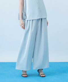 【Spring & Summer Collection 2026】<br><br>トリアセテートが持つドライタッチでしなやかなドレープ性、上品な光沢、発色性に優れたストレッチツイル素材を使用。<br><br>2タックを入れたワイドシルエットのパンツ。<br>トリアセ混のツイル素材ならではの落ち感があり、きれいめな印象ながらカジュアルにも着こなせる一本です。<br>ウエスト後ろはゴム仕様で、見た目のきれいさと快適さを両立。<br><br>同シリーズのセーラーブラウス（品番10262713070）とのセットアップスタイルもおすすめです。<br>ご自宅で手洗い可能なのも嬉しいポイントです。<br><br><br>【付属】なし<br>【裏地】なし<br>【透け感】薄い色はややあり<br>【開き・留め仕様】前ファスナー開き、後ろゴム仕様<br>【伸縮性】ナチュラルテンション<br>【ケア方法】手洗い可<br>【着用感・生地の厚さ】落ち感があり薄すぎず、ややしっかりとした肉感のある、上品な光沢のツイル素材<br><br><br><br>【Summer glam】<br><br>光にきらめく華やぐ波と、静かな夜の海——<br>二つの海の表情から生まれたANAYIのサマーコレクション。<br>カリグラファー、ヴェロニカ・ハリム氏とのコラボプリントが、<br>夏の装いに、軽やかで美しい彩りを添えます。<br><br>ピンクベージュ着用　model:172cm　着用サイズ:38<br>ブルー・ネイビー着用　model:173cm　着用サイズ:38<br><br><br>【ANAYIサイズ表】<br>34サイズ：5号 XSサイズ相当<br>36サイズ：7号 Sサイズ相当<br>38サイズ：9号 Mサイズ相当<br><br>・「商品のお気に入り登録」や「ブランドのお気に入り登録」で新商品や再入荷通知、セール通知などのお得な情報を受け取ることができます。<br>・照明の関係により、実際よりも色味が違って見える場合がございます。<br>またパソコン・スマートフォンなどの環境により、製品と画像のカラーが異なる場合もございます。予めご了承ください。<br>