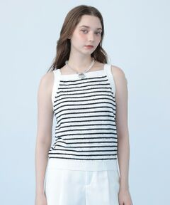 【Spring & Summer Collection 2026】<br><br>ペーパーモールとコットンポリエステル素材のボーダー編地です。<br>清涼感があり、さらりとした風合いが特長。<br><br>夏に一枚で着たいキャミソール型のプルオーバー。<br>肩ひもが細すぎず安心感のあるサイズです。ストレートのネックラインはクリーンな印象で、様々な羽織りアイテムとも好相性。<br>手洗い可能な素材の着回しに活躍するアイテムです。<br><br>シリーズのカーディガン（品番10262816100）とアンサンブルでの着用もお勧め。<br><br>white(01)はワントーンでクリーンな印象。white mix(08)はブラック×ホワイトのボーダーで夏の気分を盛り上げます。<br><br><br>【付属】なし<br>【裏地】なし<br>【透け感】ややあり<br>【開き・留め仕様】なし<br>【伸縮性】あり<br>【ケア方法】手洗い可<br>【着用感・生地の厚さ】凹凸感のある編地<br><br><br><br>【Summer glam】<br><br>光にきらめく華やぐ波と、静かな夜の海——<br>二つの海の表情から生まれたANAYIのサマーコレクション。<br>カリグラファー、ヴェロニカ・ハリム氏とのコラボプリントが、<br>夏の装いに、軽やかで美しい彩りを添えます。<br><br><br>ホワイト着用　model:173cm　着用サイズ:38<br>ホワイトミックス着用　model:172cm　着用サイズ:38<br><br><br>【ANAYIサイズ表】<br>34サイズ：5号 XSサイズ相当<br>36サイズ：7号 Sサイズ相当<br>38サイズ：9号 Mサイズ相当<br><br>・「商品のお気に入り登録」や「ブランドのお気に入り登録」で新商品や再入荷通知、セール通知などのお得な情報を受け取ることができます。<br>・照明の関係により、実際よりも色味が違って見える場合がございます。<br>またパソコン・スマートフォンなどの環境により、製品と画像のカラーが異なる場合もございます。予めご了承ください。<br>