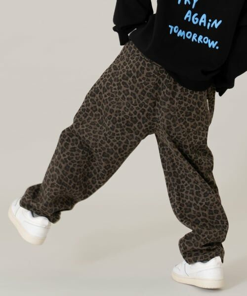 and D.petitmain / アンドディー. プティマイン その他パンツ | ストリート柄ワイドバルーンパンツ（茶）