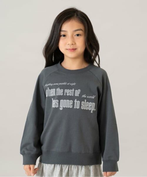 and D.petitmain / アンドディー. プティマイン スウェット | 【365D.】【親子リンク】ラグランスウェットアソートロゴプルオーバー/トレーナー（チャコール）