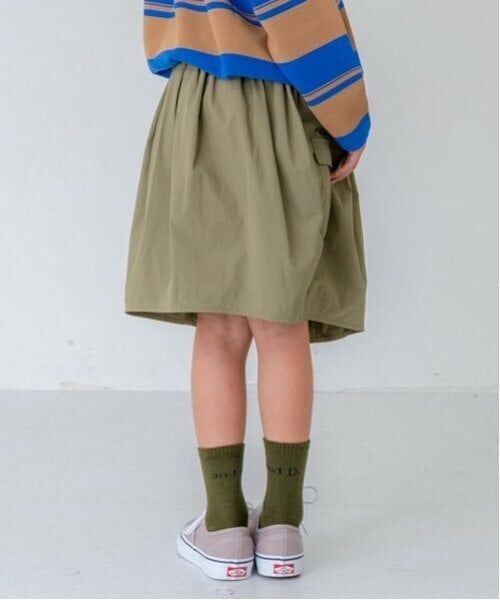 and D.petitmain / アンドディー. プティマイン ミニ・ひざ丈スカート | ナイロンカーゴスカート（カーキ）