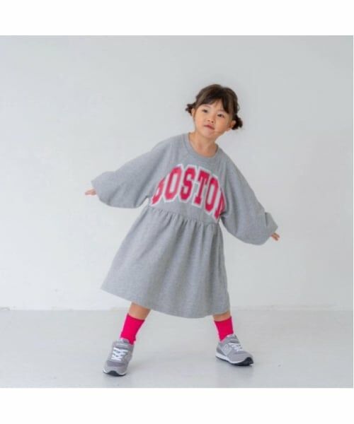 and D.petitmain / アンドディー. プティマイン ミニ丈・ひざ丈ワンピース | 【リンク】カレッジロゴラグランスリーブワンピ（グレー）