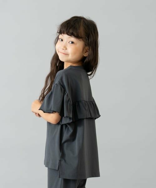 and D.petitmain / アンドディー. プティマイン Tシャツ | 【水陸両用】半袖フリルプルオーバー（チャコール）