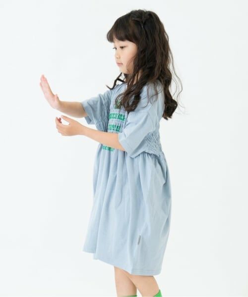 and D.petitmain / アンドディー. プティマイン ミニ丈・ひざ丈ワンピース | ロゴプリントシャーリング半袖ワンピ | 詳細1