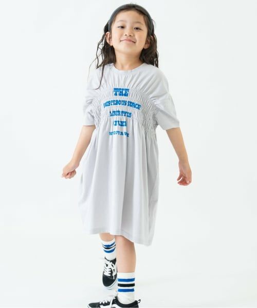 and D.petitmain / アンドディー. プティマイン ミニ丈・ひざ丈ワンピース | ロゴプリントシャーリング半袖ワンピ | 詳細11