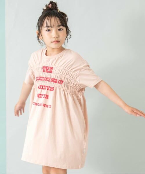 and D.petitmain / アンドディー. プティマイン ミニ丈・ひざ丈ワンピース | ロゴプリントシャーリング半袖ワンピ（サーモン ピンク）