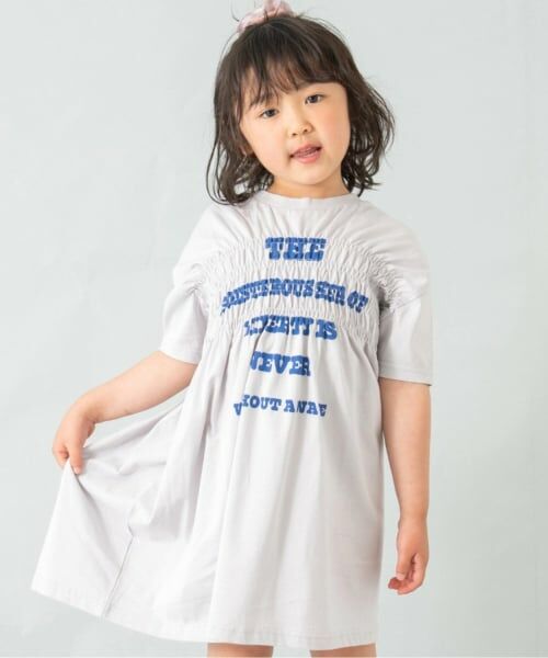 and D.petitmain / アンドディー. プティマイン ミニ丈・ひざ丈ワンピース | ロゴプリントシャーリング半袖ワンピ（ライト グレー）