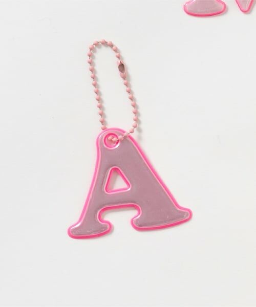 and D.petitmain / アンドディー. プティマイン チャーム | あんしんアルファベットリフレクターチャーム（ピンク）（A）