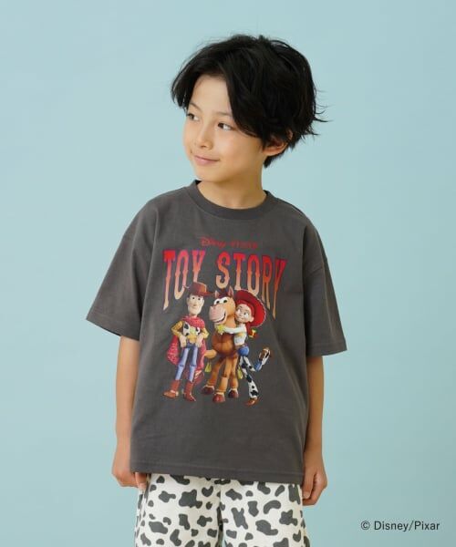 and D.petitmain / アンドディー. プティマイン Tシャツ | 【DISNEY/PIXAR】トイ・ストーリー/集合アート ワイド半袖Tシャツ | 詳細4
