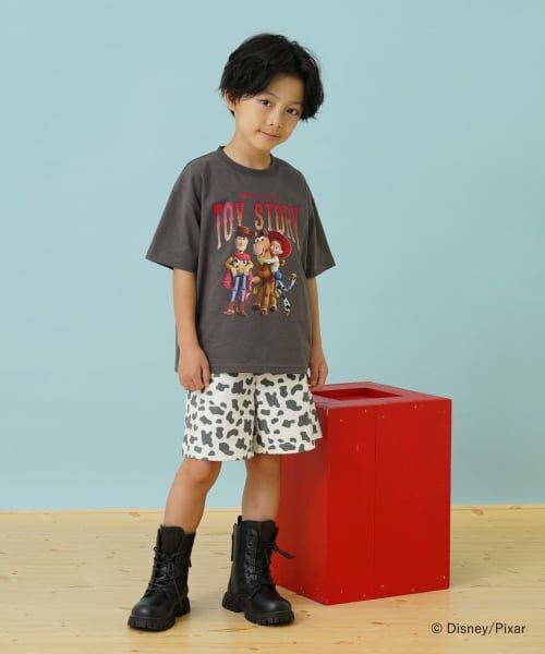 and D.petitmain / アンドディー. プティマイン Tシャツ | 【DISNEY/PIXAR】トイ・ストーリー/集合アート ワイド半袖Tシャツ | 詳細8
