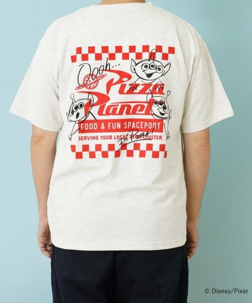 and D.petitmain / アンドディー. プティマイン Tシャツ | 【DISNEY/PIXAR】DADトイ・ストーリー/エイリアンワイド半袖Tシャツ（オートミール）
