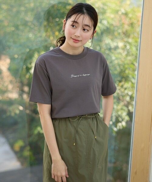 any FAM/エニィファム 【洗濯機可/接触冷感/UVケア】オーガビッツ刺繍ロゴTシャツ チャコール F any FAM/エニィファム 【洗濯機可/接触冷感/UVケア】オーガビッツ刺繍ロゴTシャツ チャコール F