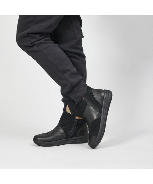 Atelier/アトリエ 【4E】カッティングデザインショートブーツ ブラックコンビ 240 Atelier/アトリエ 【4E】カッティングデザインショートブーツ ブラックコンビ 240