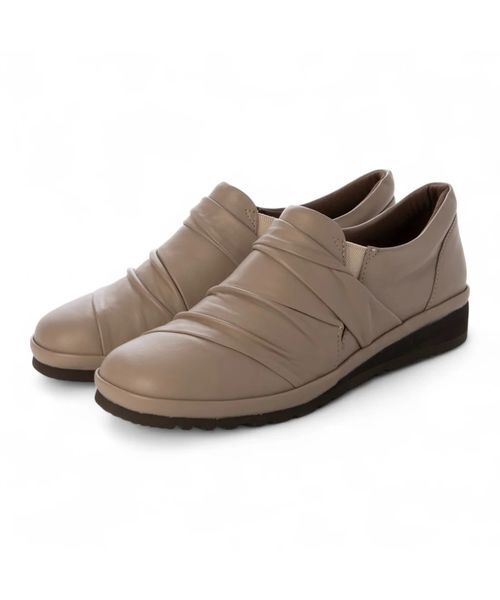 Atelier / アトリエ フラットシューズ | 【3E】スクエアトゥドレープスリッポン （メタリックベージュ）