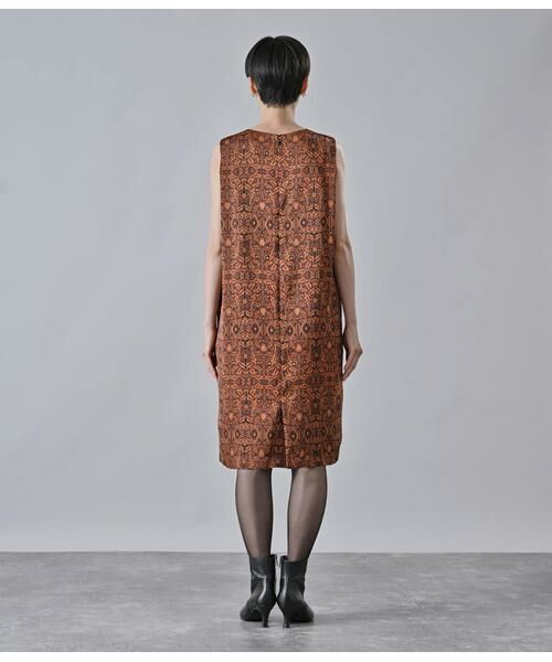 Atraer / アトラエル ミニ丈・ひざ丈ワンピース | アールヌーボーボタニカルプリント サックドレス | 詳細15