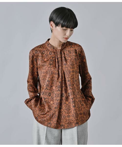 Atraer / アトラエル シャツ・ブラウス | アールヌーボーボタニカルプリント スカーフ風長袖ブラウス | 詳細3