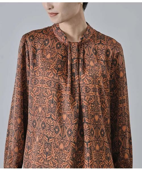 Atraer / アトラエル シャツ・ブラウス | アールヌーボーボタニカルプリント スカーフ風長袖ブラウス | 詳細4