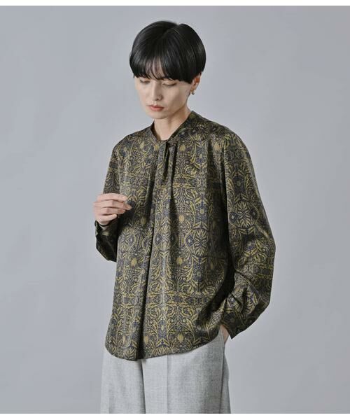 Atraer / アトラエル シャツ・ブラウス | アールヌーボーボタニカルプリント スカーフ風長袖ブラウス | 詳細9