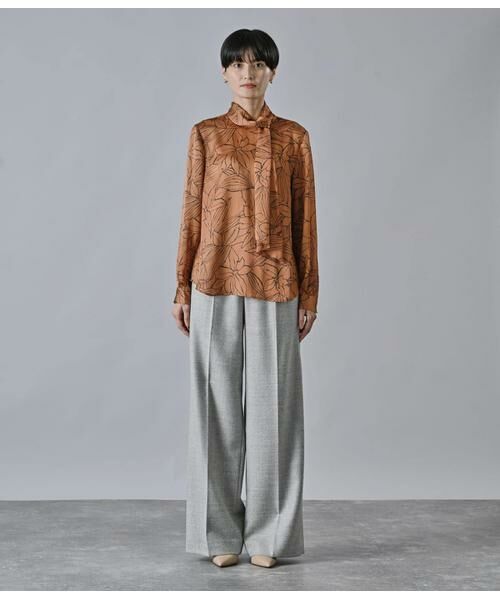 Atraer / アトラエル シャツ・ブラウス | サテン楊柳オーキッドプリント アシンメトリースカーフ風ブラウス | 詳細1