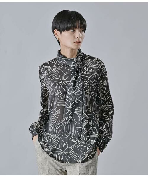 Atraer / アトラエル シャツ・ブラウス | サテン楊柳オーキッドプリント アシンメトリースカーフ風ブラウス | 詳細11