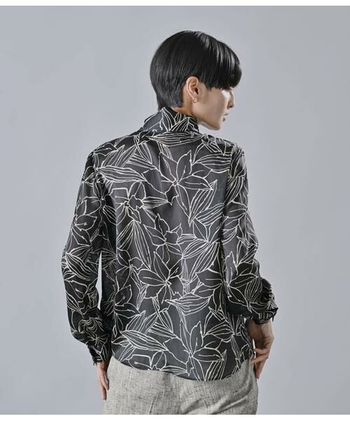 Atraer / アトラエル シャツ・ブラウス | サテン楊柳オーキッドプリント アシンメトリースカーフ風ブラウス | 詳細12