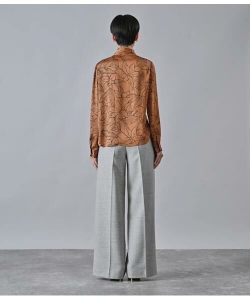 Atraer / アトラエル シャツ・ブラウス | サテン楊柳オーキッドプリント アシンメトリースカーフ風ブラウス | 詳細2