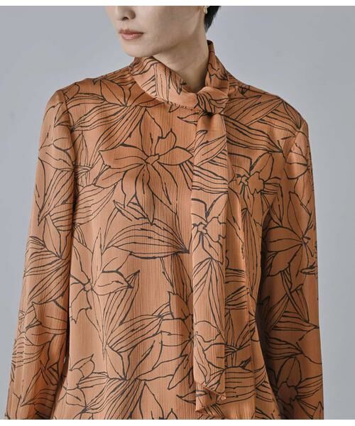 Atraer / アトラエル シャツ・ブラウス | サテン楊柳オーキッドプリント アシンメトリースカーフ風ブラウス | 詳細4