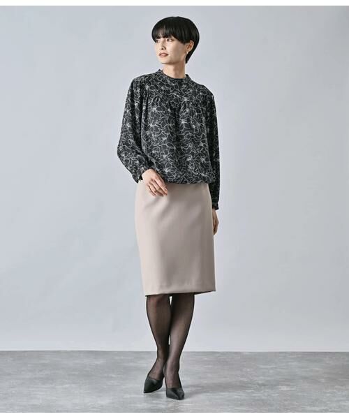 Atraer / アトラエル シャツ・ブラウス | モノトーンフラワープリント ヨーク切り替えブラウス | 詳細9