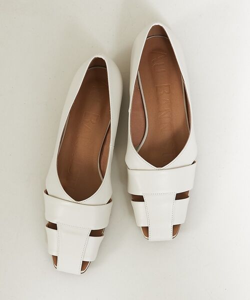 Au BANNISTER / オゥ バニスター パンプス | 【ロングセラー】グルカモチーフフラットパンプス(アイボリー)