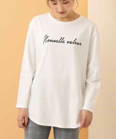 ◆1枚で着ても、レイヤードスタイルのインナーとしてもオススメ！◆<br><br>人気の筆記体ロゴＴシャツ<br>１枚でもレイヤードでも着まわし抜群なカットソー。<br>ヒップが隠れる長めの着丈で、ニットやスウェットとのレイヤードが旬なスタイリング。<br>ロングシーズン着まわせる万能アイテムです。<br>同シルエット無地【抗菌/防臭】Tシャツ：K2KJJ10029