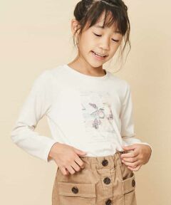 ◆今年買い足したいフォトプリントＴシャツ◆<br><br>フォトプリントが大人っぽい長袖Ｔシャツです。<br>１枚着でももちろん、ジャケットなどのアウターを着用する時期になっても可愛い１枚。<br>スカートにも、パンツにも、柄ボトムにも、とボトムを選ばないデザインなので、着回ししやすいのもポイント。<br>伸縮性のある綿１００％の天竺素材を使用しています。<br><br>※100サイズはWEB・一部店舗限定販売です。<br>同じデザインの140〜160サイズございます。<br>140・150サイズ商品コード:KJKKK14024<br>160サイズ商品コード：KJKKL14029<br>※サンプルでの撮影となるため、実際にお届けする商品と仕様やサイズが異なる場合がございます。