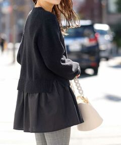 ◆いつものデイリートップスに買い足したい1着◆<br><br>異素材切替のフリルヘムが着映えるドッキングニット。<br>シャツ部分はニットと同色で甘くなりすぎず、<br>大人の女性も着やすくなっています◎<br>体のラインが出にくいサイズ感と、<br>ヒップ周りをオシャレにカバーしてくれる丈感が嬉しい<br>オシャレなデイリートップス。<br>テーパードやスリムシルエットのシンプルパンツと<br>合わせたカジュアルスタイルがおすすめです！