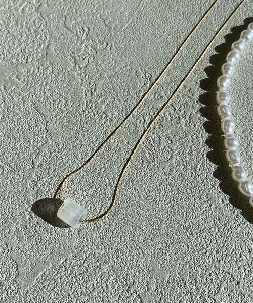 a.v.v / アー・ヴェ・ヴェ ネックレス・ペンダント・チョーカー | 樹脂トップショートネックレス(アイボリー)