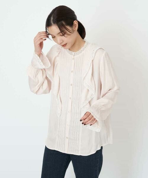 a.v.v / アー・ヴェ・ヴェ シャツ・ブラウス | レースフリルショルダーサテンブラウス | 詳細10