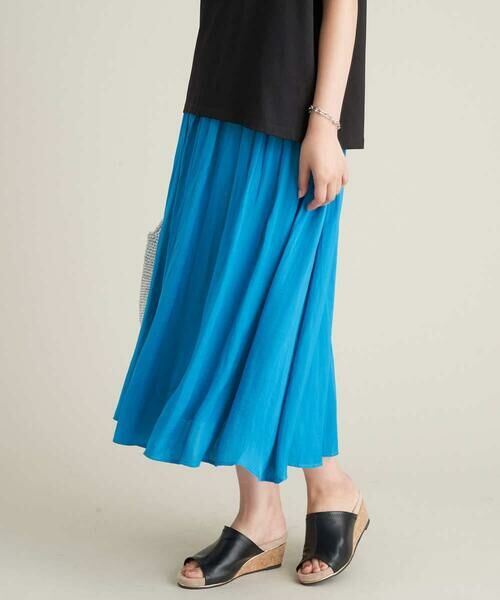 a.v.v / アー・ヴェ・ヴェ ミニ・ひざ丈スカート | 【イージーケア】サテンギャザーフレアスカート(ブルー)