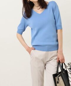 ◆着回し力抜群！定番のベーシックニットに新色登場◆<br> <br> 【デザイン】<br> 毎年大人気のVネックサマーニットが今年も登場！<br> 首元をスッキリ華奢に見せてくれ、<br> デイリーに安心して着用いただけます。<br> 胸元が開きすぎない様にこだわったVネックや<br> 気になる二の腕を可愛くケアしてくれる<br> 程良いサイズ感のパフ袖が大人女性に人気のポイント◎<br> 短すぎない5分袖で秋まで使える万能ニットです。<br> カラバリ豊富でデイリー〜通勤にも対応可◎<br> <br> ■同素材ボートネックニット：K2FGS19034 <br><br> 【素材】<br> 程よく厚みがあり、安心感のある肉感。<br> さらっとした肌触りで着心地抜群。<br> ご自宅の洗濯機で洗えます。 <br><br> 【コーディネート】<br> デイリーにも通勤にも活躍する汎用性の高さが魅力◎<br> デニムなどのカジュアルなボトムから<br> フェミニンなスカートまで合わせやすいです。<br> ジャケットのインナーにもおすすめ！<br> インもアウトも決まる丈感なのも嬉しいポイント。 <br> <br><br>--------------------<br><br> 透け感：なし（ホワイトは淡い色のインナー着用がおすすめです）<br> 裏地：なし<br> 伸縮性：あり<br> 光沢感：なし<br> 生地の厚さ：普通 <br> <br> --------------------<br> <br> ≪お気に入り登録機能の使い方≫<br> <br> ■商品のお気に入り登録（ハートマークをクリック）<br> 再入荷通知や値下げ等、お得なご案内を受けることができます。<br> <br> --------------------<br> <br> ※商品画像は、光の当たり具合やパソコンなどの閲覧環境により<br> 実際の色味と異なって見える場合がございます。<br> 商品の色味の目安は商品単体の画像をご参照ください。<br> <br> ※34(XSサイズ)・42(XLサイズ)はWEB・一部限定店舗での販売です。<br>