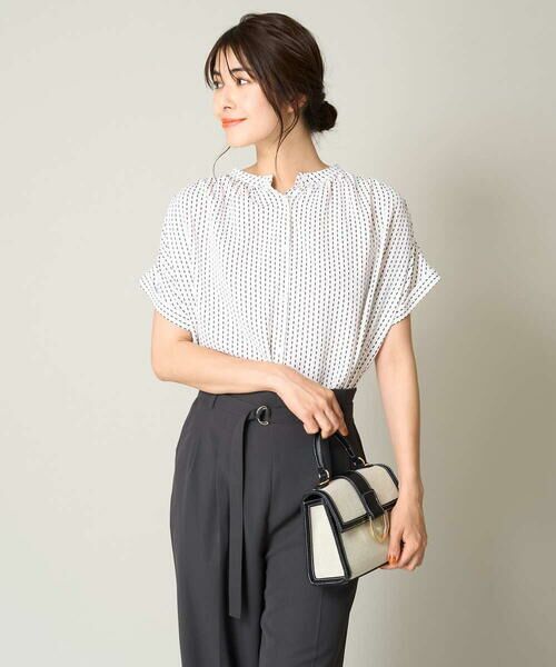 a.v.v / アー・ヴェ・ヴェ シャツ・ブラウス | プリントギャザーブラウス | 詳細30