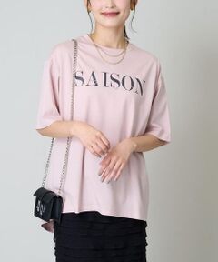 ◆何枚あっても困らないTシャツバリエーション◆<br> <br> 【デザイン】<br> ・定番のロゴゆるトップス<br> ・シックなフォントが大人のカジュアルスタイルにぴったりな一枚<br> ・着丈は腰回りを覆う安心丈<br> ・前後差のある裾でトップスアウトもサマになる着こなしに◎<br> ・二の腕を覆う袖丈でさりげなくカバーしてくれるのも嬉しいポイント<br> ・定番のホワイト、女性らしいピンク、優しげなブラウン、大人カジュアルなダークグレーの4色<br> ・今から晩夏、秋口まで使えるロゴＴシャツです<br> ・ロゴの意味：収穫の季節<br> <br> 【素材】<br> ・柔らかい着心地のコットン100％<br> ・まだまだ汗ばむ季節に嬉しいさらっとタッチのシルケット素材<br> ・さらっとした肌当たり<br> <br> 【コーディネート】<br> パンツやスカートなど幅広いアイテムと好相性◎<br> 袖口を折り返して袖丈を調整しながら着こなしを楽しめます。<br> デニムとカジュアルに着こなすのはもちろん<br> きれいめパンツと程よくきれいめや<br> ふわっとしたフレアスカートと女性らしい着こなしもおすすめです。<br> <br><br>--------------------<br><br> 透け感：なし(ホワイトのみややあり)<br> 裏地：なし<br> 伸縮性：なし<br> 光沢感：なし<br> 生地の厚さ：ふつう <br> <br> --------------------<br> <br> ≪お気に入り登録機能の使い方≫<br> <br> ■商品のお気に入り登録（ハートマークをクリック）<br> 再入荷通知や値下げ等、お得なご案内を受けることができます。<br> <br> --------------------<br> <br> ※商品画像は、光の当たり具合やパソコンなどの閲覧環境により<br> 実際の色味と異なって見える場合がございます。<br> 商品の色味の目安は商品単体の画像をご参照ください。<br> <br> ※34(XSサイズ)・42(XLサイズ)はWEB・一部限定店舗での販売です。