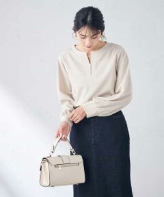 a.v.v / アー・ヴェ・ヴェ カットソー | パール調付スリットネックトップス