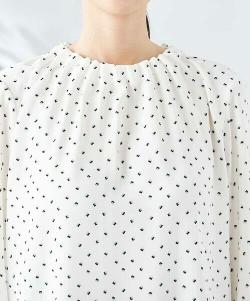 a.v.v / アー・ヴェ・ヴェ シャツ・ブラウス | タックネックブラウス | 詳細19