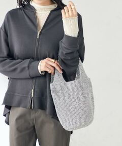 ◆キラキラのラメ感がアクセントの編みバッグ◆<br> <br> 【デザイン】<br> 定番人気の編みトートバッグ。<br> アクセントになりつつも普段使いしやすいシルバーに加え<br> 新色のゴールド、オレンジ、グリーンが新登場！<br> <br> ミニマルなサイズ感で持ちやすくシンプルなデザイン。<br> コンパクトながらも必要最低限の荷物が<br> しっかりと収まるサイズ感が嬉しいポイント。<br> <br> メインとしてはもちろんサブバッグとしても活躍します。<br> <br> プレゼントとしてもおすすめです。<br> <br> --------------------<br> <br> ≪お気に入り登録機能の使い方≫<br> <br> ■商品のお気に入り登録（ハートマークをクリック）<br> 再入荷通知や値下げ等、お得なご案内を受けることができます。<br> <br> --------------------<br> <br> ※商品画像は、光の当たり具合やパソコンなどの閲覧環境により<br> 実際の色味と異なって見える場合がございます。<br> 商品の色味の目安は商品単体の画像をご参照ください。<br>