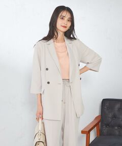 ◆セットアップ着用も叶う！夏も着られるこなれジャケット◆<br> <br> 【デザイン】<br> ・大人気美ラクるパンツと同素材のジャケット<br> ・美ラクるパンツとのセットアップ着用も可能<br> ・接触冷感素材で、暑い夏もジャケットスタイリングが叶います<br> ・6分丈の袖なのでお好きな位置までまくって着こなしをたのしめます<br> ・ゆったりとしたサイズ感でさっと羽織れるだけでこなれ見え<br> ・通勤にもきれいめカジュアルにも使える汎用性の高さが魅力<br> <br> 【素材】<br> ・夏にうれしい接触冷感＆UVカット機能付き<br> ・雨の日や夏場も安心の吸水速乾素材<br> ・ご自宅の洗濯機で洗えるのでケアも楽<br> ・着用しても洗ってもしわが気にならないイージーケア<br> ・ストレッチが効いたさらっとした肌触りの良い素材<br> <br> 【コーディネート】<br> 同素材美ラクるパンツとのセットアップ着用がおすすめ。<br> デイリーから通勤まで活躍間違いなし。<br> デニムや柄パンツ合わせでカジュアルな着こなしもサマ見えします。<br> シンプルになりがちな夏コーデにさっと羽織るだけで上級者見えスタイルに。<br> <br> 【同素材シリーズ】<br> ◆美ラクるハーフスリーブジャケット：K2JGA10079<br> ◆美ラクるイージーテーパードパンツ：K2LGA14044<br> ◆美ラクるイージーワイドパンツ：K2LGA15049<br> ◆美ラクるスッキリ見えテーパードパンツ：K2LGA16044<br> ◆美ラクるスッキリ見えワイドパンツ：K2LGA17049<br> ◆バックタック美ラクるブラウス：K2BGA13049<br> <br><br>--------------------<br><br> 透け感：なし<br> 裏地：なし<br> 伸縮性：あり<br> 光沢感：なし<br> 生地の厚さ：ふつう<br><br> --------------------<br> <br> 【スタッフ着用コメント】<br> 普段はSサイズかMサイズ着用することが多いですが<br> こちらはカジュアルな印象で着たかったのでMサイズを選びました。<br> ゆとりのあるサイズ感に感じたのできれいめな印象で着たい方や<br> ゆったりめが苦手な方は普段よりワンサイズ小さめがおすすめです。<br> 人気の美ラクるパンツと同じ素材で、<br> 落ち感のあるさらっとした軽やかな素材がやみつきになる着心地。<br> しわも気になりにくく、お手入れもらくちんです。<br> タンクトップ×デニムなどのトレンド感のあるスタイリングはもちろん、<br> セットアップで着用して通勤にもおすすめです。<br> （スタッフ身長：159cm/着用サイズ：M）<br><br> --------------------<br> ≪お気に入り登録機能の使い方≫<br> <br> ■商品のお気に入り登録（ハートマークをクリック）<br> 再入荷通知や値下げ等、お得なご案内を受けることができます。<br> <br> --------------------<br> <br> ※商品画像は、光の当たり具合やパソコンなどの閲覧環境により<br> 実際の色味と異なって見える場合がございます。<br> 商品の色味の目安は商品単体の画像をご参照ください。<br> <br>