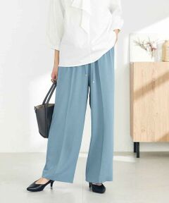 ◆大人気の美楽るパンツ◆<br> 夏に嬉しい機能を詰め込んだ新素材で登場<br> <br> 【デザイン】<br> ・美しくラクな履き心地にこだわった美ラクるパンツ<br> ・程よい太さのワイドシルエットで美脚見え<br> ・ウエストは総ゴム仕様でストレスフリー＆履き心地楽ちん<br> ・お腹周りはギャザーで体型カバーが叶います<br> ・ストレッチ素材で動きやすい<br> ・センタープレスで脚長効果も◎<br> ・きちんと見えする素材で通勤シーンにも対応<br> ・好みで選べるカラバリ＆ウエスト仕様＆シルエット<br> ・アイボリーとピスタチオグリーンはWEB限定カラーです<br> <br> 【素材】<br> ・夏にうれしい接触冷感＆UVカット機能付き<br> ・雨の日や夏場も安心の吸水速乾素材<br> ・ご自宅の洗濯機で洗えるのでケアも楽<br> ・履いても洗ってもしわが気にならないイージーケア<br> ・ストレッチが効いたさらっとした肌触りの良い素材<br> <br> 【コーディネート】<br> カジュアルなTシャツからフェミニンなブラウスまで、着こなしの幅が広いアイテム。<br> Tシャツやサマーニット合わせなど<br> シンプルになりがちなコーデも簡単に着映える旬のカラーもご用意しております。<br> ベーシックカラーは汎用性抜群で通勤服として愛用している方多数！<br> 同素材ブラウスとのセットアップ着用もおすすめ。<br> <br> 【美脚シルエットの6つのポイント】<br> 1穿いて実感！美設計シルエット<br> 2XS〜XLまでの幅広いサイズ展開<br> 3ウエストゴムで楽な穿き心地<br> 4洗濯機で洗えてお手入れラクラク<br> 5ストレッチ素材で快適な履き心地<br> 6着回し力抜群！幅広いシーンに対応◎<br> <br> 【スタッフ着用コメント】<br> 普段SサイズかMサイズを着用していて<br> こちらはSサイズでちょうどよかったです。<br> Mサイズとはき比べましたが全体的なシルエットがSのほうが<br> スッキリ見えたのでSサイズにしました。<br> ウエストの紐で調節して穿けるので安心です◎<br> さらっとした肌触りと落ち感のある素材でやみつきになるはき心地です。<br> （スタッフ身長：159cm/着用サイズ：S）<br><br> <br> 【同素材シリーズ】<br> ◆美ラクるイージーテーパードパンツ：K2LGA14044<br> ◆美ラクるイージーワイドパンツ：K2LGA15049<br> ◆美ラクるスッキリ見えテーパードパンツ：K2LGA16044<br> ◆美ラクるスッキリ見えワイドパンツ：K2LGA17049<br> ◆バックタック美ラクるブラウス：K2BGA13049<br> ◆美ラクるハーフスリーブジャケット：K2JGA10079<br> ◆バックヨークノースリーブワンピース：K2EHA17089<br> <br> 【夏の美ラクるパンツシリーズ】<br> ◆美ラクるスッキリ見えテーパードパンツ：K2LIA16044<br> ◆美ラクるスッキリ見えワイドパンツ：K2LIA17049<br> <br> ◆美ラクるスッキリ見えストライプテーパードパンツ：K2LHA31044<br> ◆美ラクるスッキリ見えストライプワイドパンツ：K2LHA32049<br> <br> ※販売時期により素材が異なります <br><br>--------------------<br><br> 透け感：なし<br> 裏地：アイボリー/グレージュのみあり<br> 伸縮性：あり<br> 光沢感：なし<br> 生地の厚さ：薄手<br><br> --------------------<br> <br> ≪お気に入り登録機能の使い方≫<br> <br> ■商品のお気に入り登録（ハートマークをクリック）<br> 再入荷通知や値下げ等、お得なご案内を受けることができます。<br> <br> --------------------<br> <br> ※商品画像は、光の当たり具合やパソコンなどの閲覧環境により<br> 実際の色味と異なって見える場合がございます。<br> 商品の色味の目安は商品単体の画像をご参照ください。<br> <br> ※34(XSサイズ)・42(XLサイズ)はWEB・一部限定店舗での販売です。