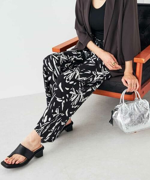 a.v.v / アー・ヴェ・ヴェ チノ・ワークパンツ | 幾何柄プリントイージーパンツ | 詳細12