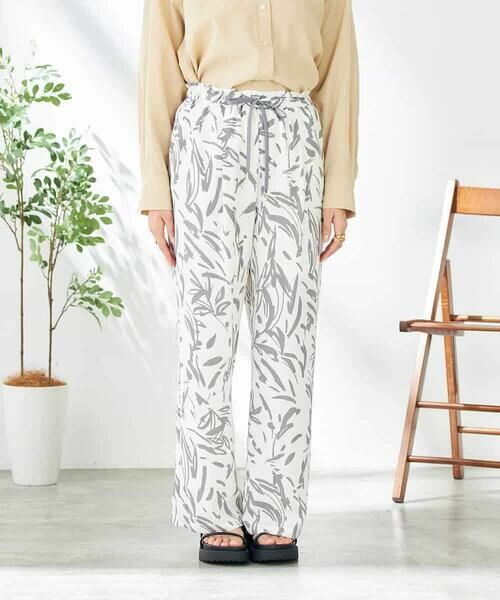 a.v.v / アー・ヴェ・ヴェ チノ・ワークパンツ | 幾何柄プリントイージーパンツ | 詳細14