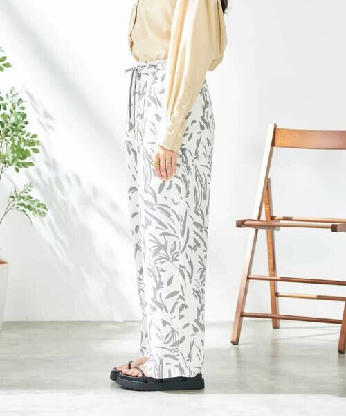 a.v.v / アー・ヴェ・ヴェ チノ・ワークパンツ | 幾何柄プリントイージーパンツ | 詳細15