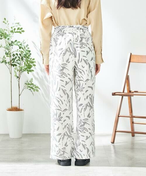 a.v.v / アー・ヴェ・ヴェ チノ・ワークパンツ | 幾何柄プリントイージーパンツ | 詳細16